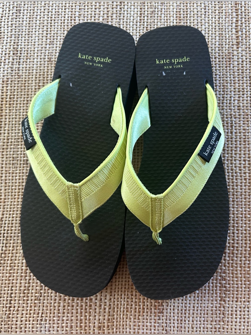 Kate Spade Sam Icon Pear Green Flip Flop Platform Sandals. Size 8